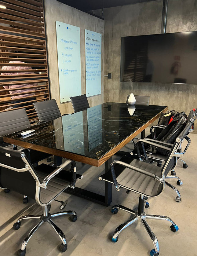 MESA DE JUNTAS DAKOTA CON BASTIDOR DE PAROTA ARK NOCHE DORADA