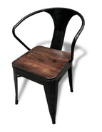 NEGRO CON ASIENTO DE MADERA OSCURA