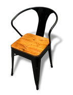 NEGRO CON ASIENTO DE MADERA CLARA